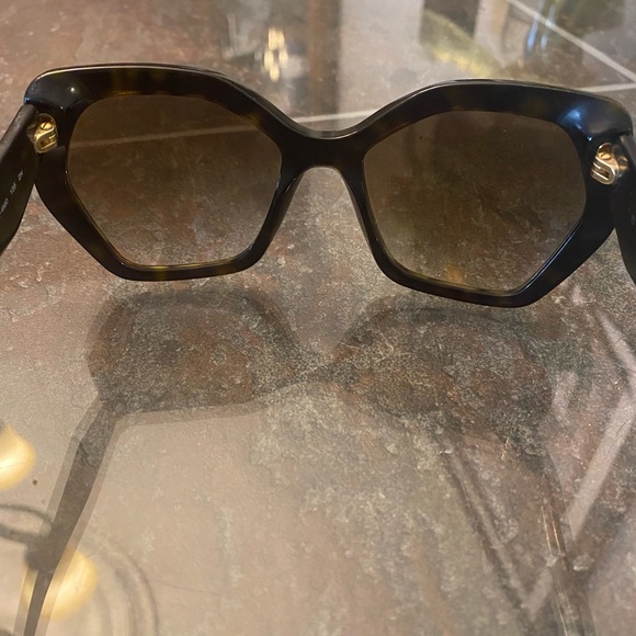 Prada sunglasses - Picture 4 of 5